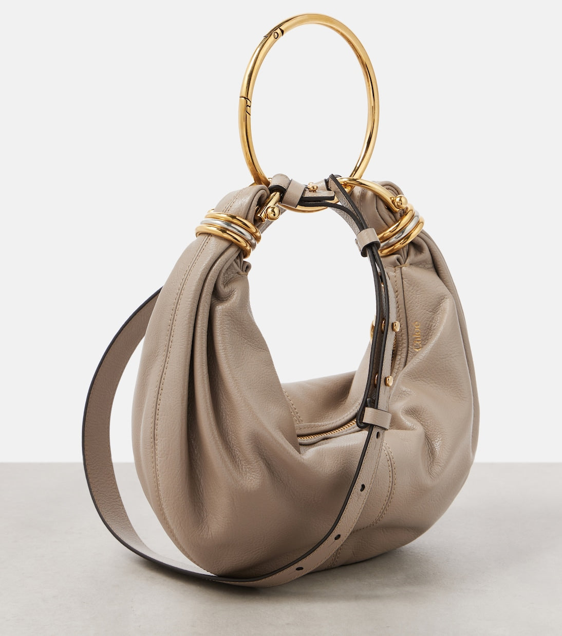 Bracelet Small leather shoulder bag in grey - Chloe | iBrandZone