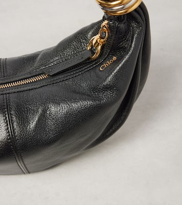 Banana Small leather shoulder bag in black - Chloe | iBrandZone