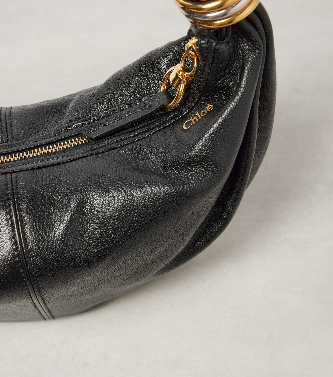 Banana Small leather shoulder bag in black - Chloe | iBrandZone