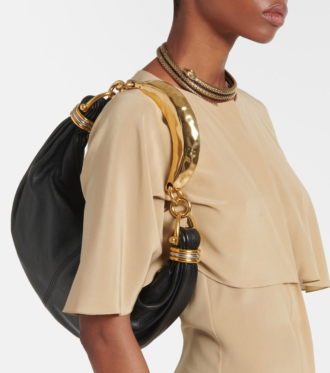 Banana Small leather shoulder bag in black - Chloe | iBrandZone