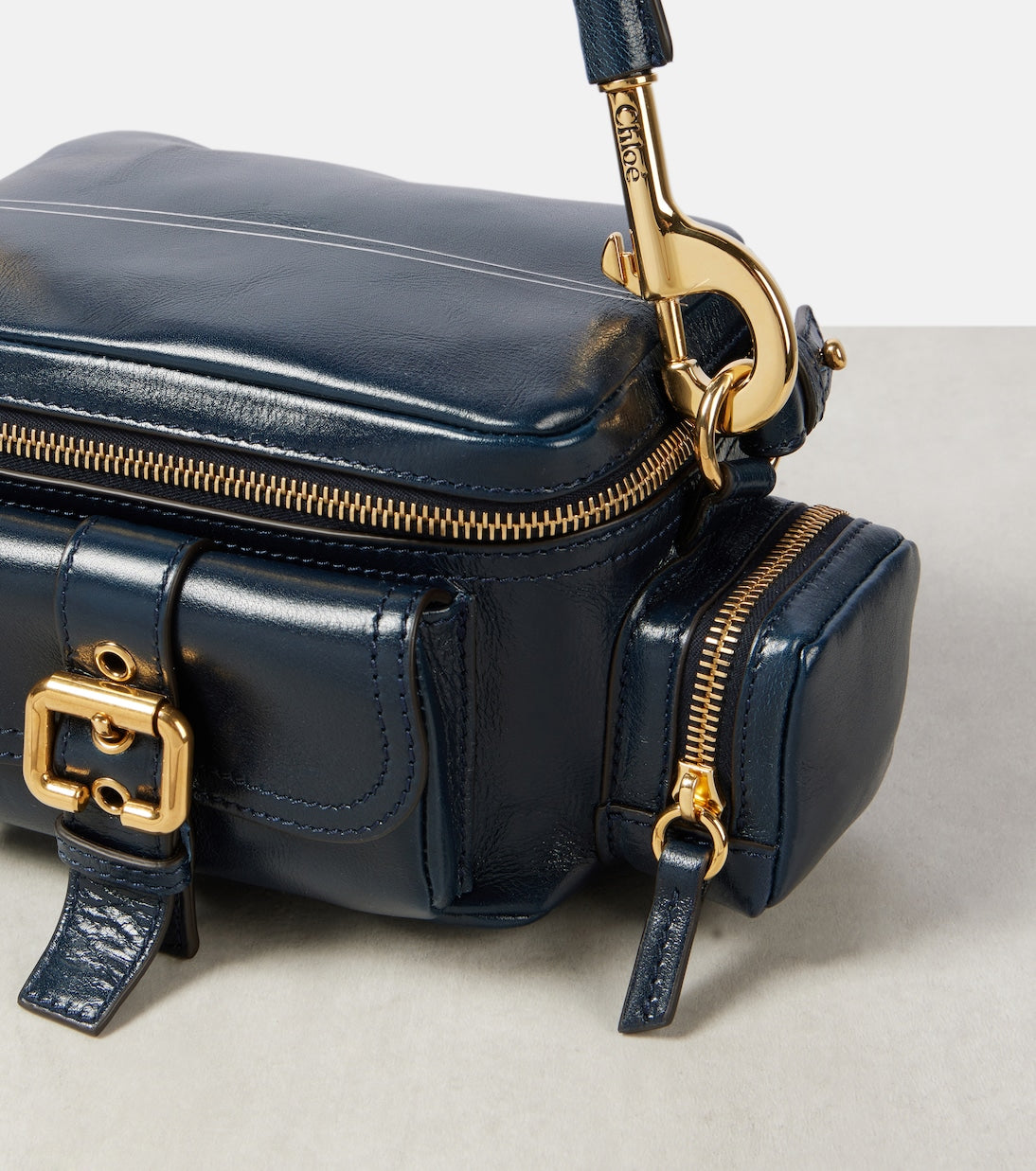 Camera Small leather shoulder bag in blue - Chloe | iBrandZone